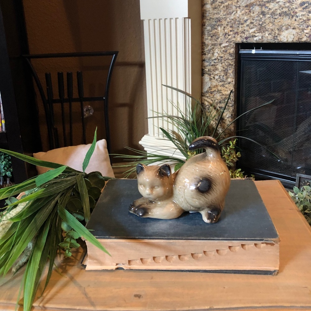 K Collection Siamese Cat Glazed Tan W/ Brown Spots Playful Handcrafted 6 1/2-in